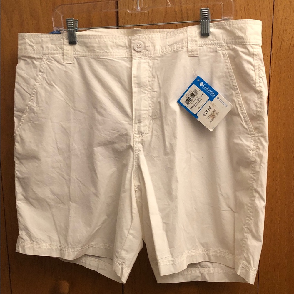 🆕 Columbia Birch Forest men’s white shorts  Size Waist 38